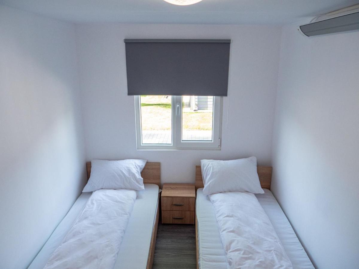 Poiana Cu Flori Aparthotel Satu Mare Exterior photo